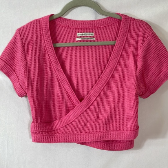 Urban Outfitters Cropped Top Size Large Pink Wrap Front NWOT - Picture 3 of 10